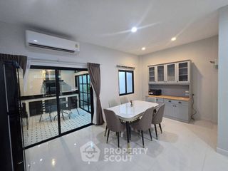 For rent 3 bedrooms townhouse in Phra Khanong, Bangkok