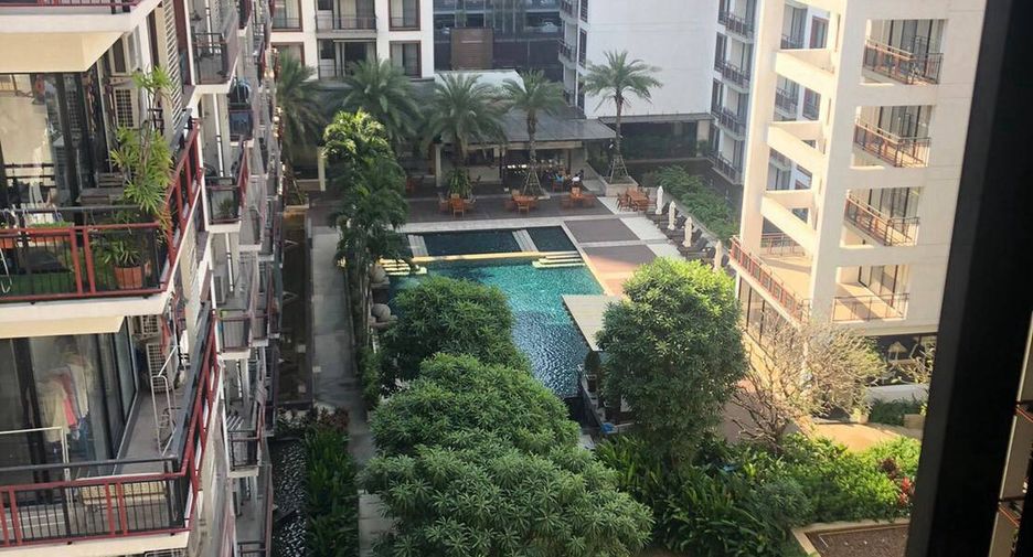 Condo en alquiler de 2 habitaciones en Huai Khwang, Bangkok