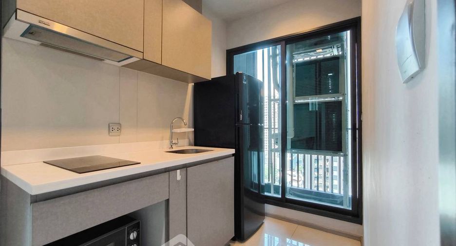 Condo en alquiler de 2 habitaciones en Huai Khwang, Bangkok