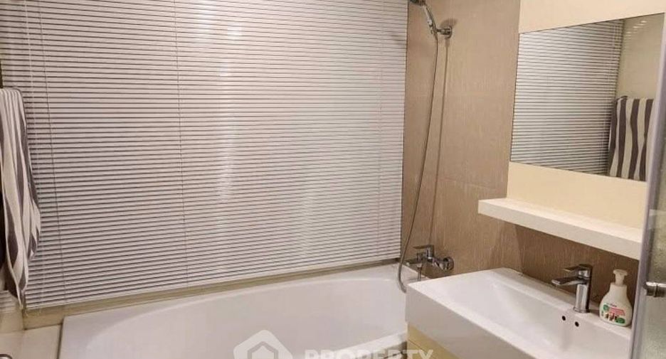 For rent 2 bedrooms condo in Watthana, Bangkok
