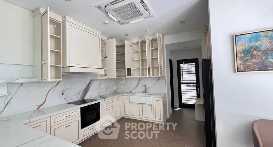 For rent 4 bedrooms house in Saphan Sung, Bangkok