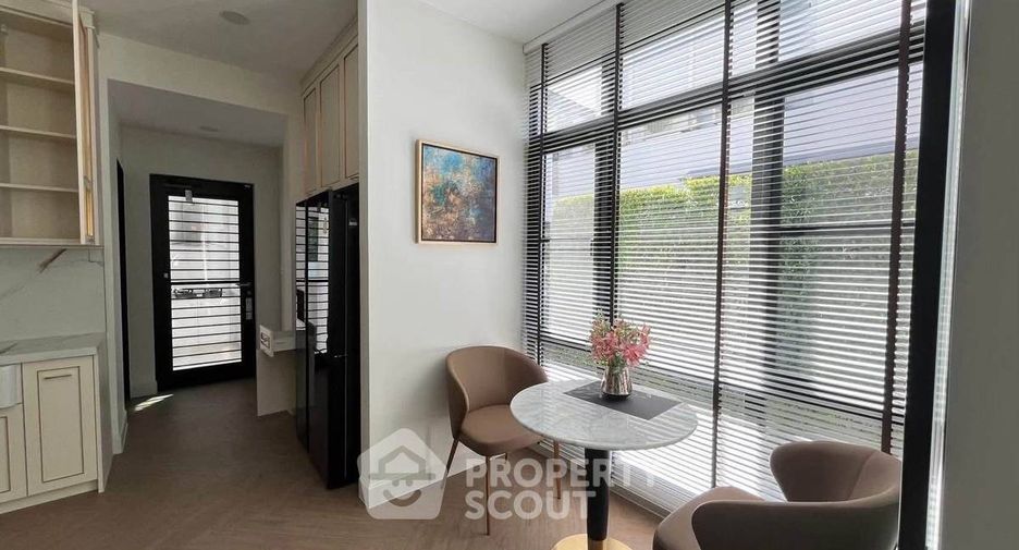 For rent 4 bedrooms house in Saphan Sung, Bangkok