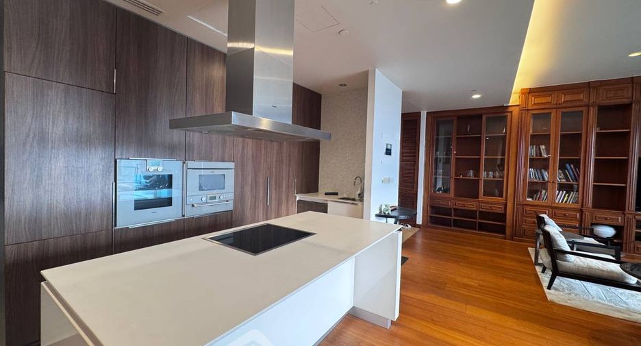 Condo en alquiler de 3 habitaciones en Pathum Wan, Bangkok