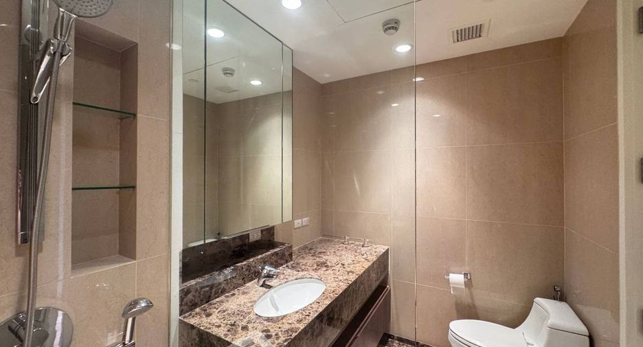 Condo en alquiler de 3 habitaciones en Pathum Wan, Bangkok