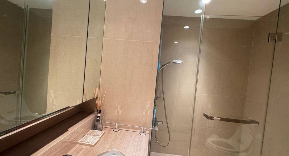 Condo en alquiler de 3 habitaciones en Pathum Wan, Bangkok