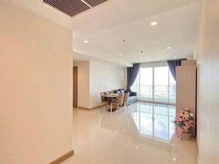 Condo en alquiler de 2 habitaciones en Yan Nawa, Bangkok