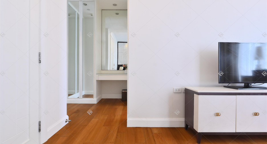 For rent 2 bedrooms condo in Pathum Wan, Bangkok