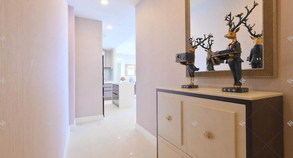 For rent 2 bedrooms condo in Pathum Wan, Bangkok