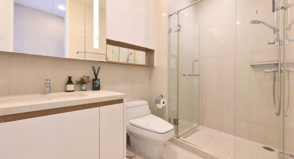 For rent 2 bedrooms condo in Pathum Wan, Bangkok