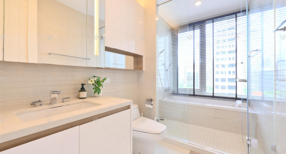 For rent 2 bedrooms condo in Pathum Wan, Bangkok