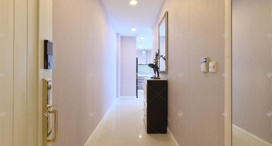 For rent 2 bedrooms condo in Pathum Wan, Bangkok