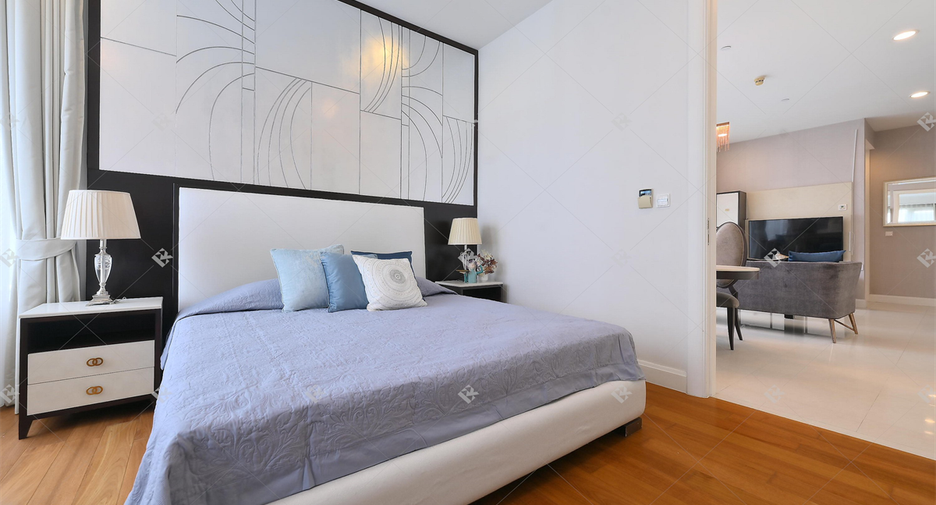 For rent 2 bedrooms condo in Pathum Wan, Bangkok