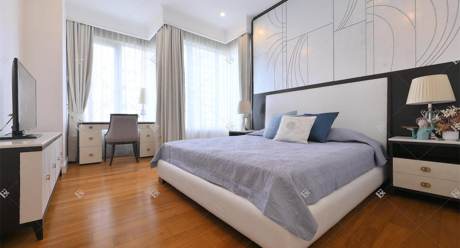 For rent 2 bedrooms condo in Pathum Wan, Bangkok