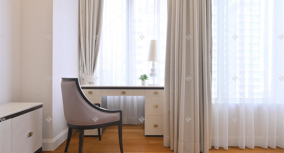 For rent 2 bedrooms condo in Pathum Wan, Bangkok