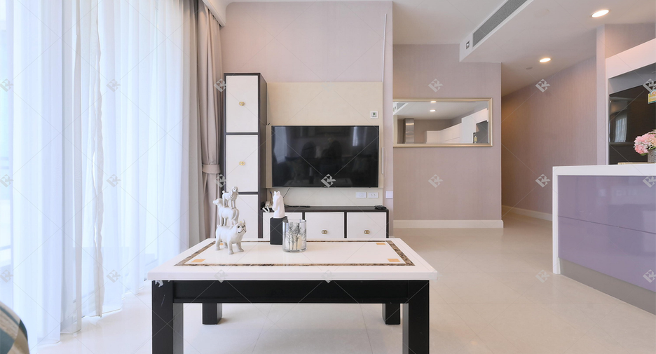 For rent 2 bedrooms condo in Pathum Wan, Bangkok