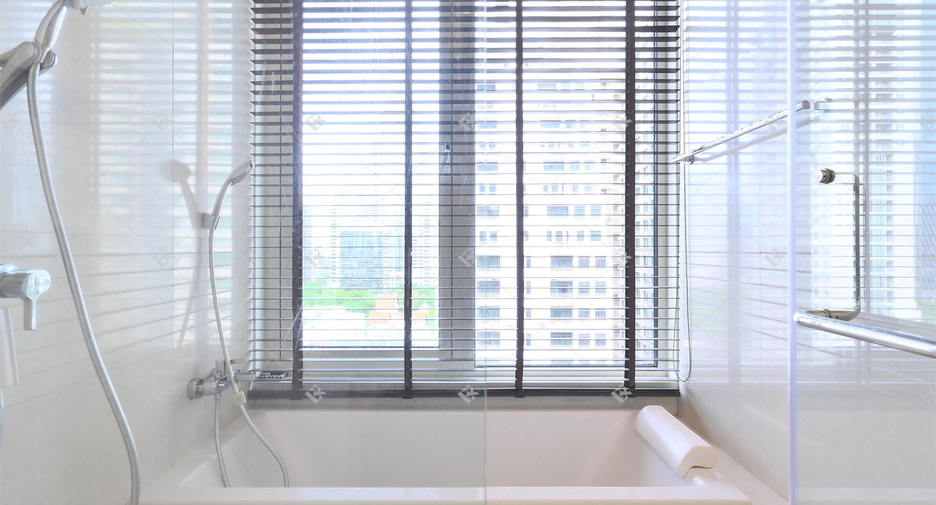 For rent 2 bedrooms condo in Pathum Wan, Bangkok