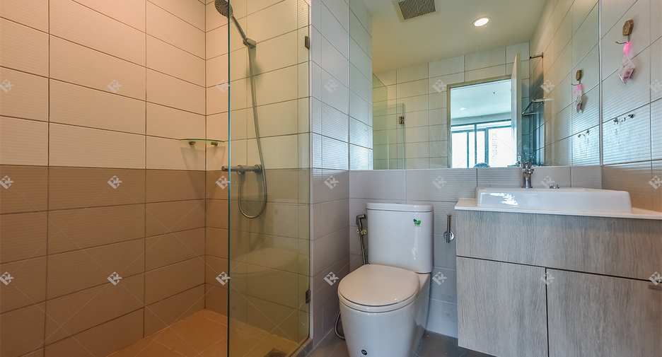 For rent 2 bedrooms condo in Bang Rak, Bangkok