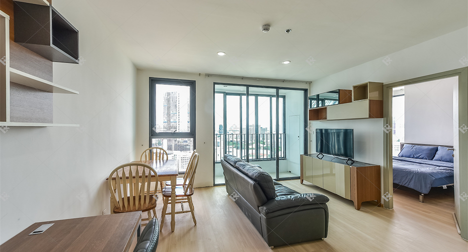 For rent 2 bedrooms condo in Bang Rak, Bangkok