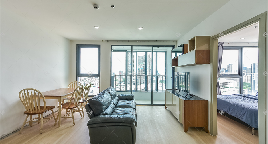For rent 2 bedrooms condo in Bang Rak, Bangkok