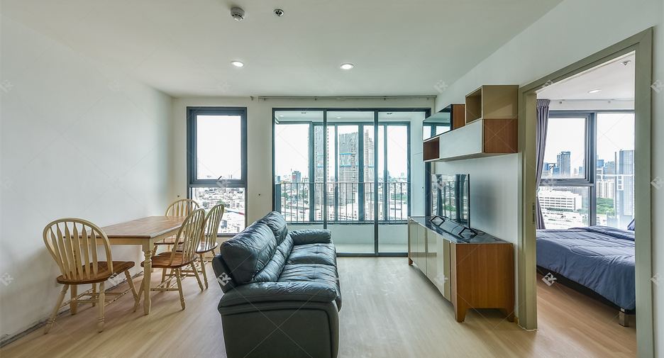For rent 2 bedrooms condo in Bang Rak, Bangkok
