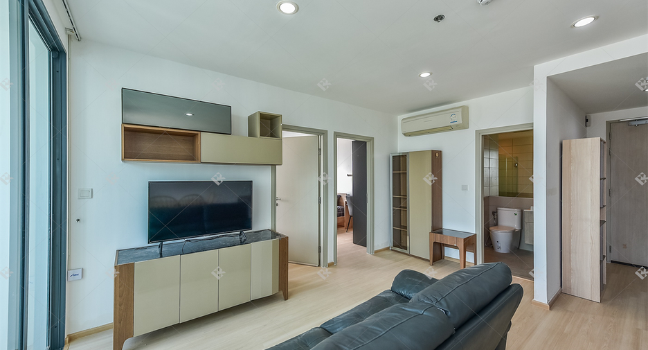 For rent 2 bedrooms condo in Bang Rak, Bangkok