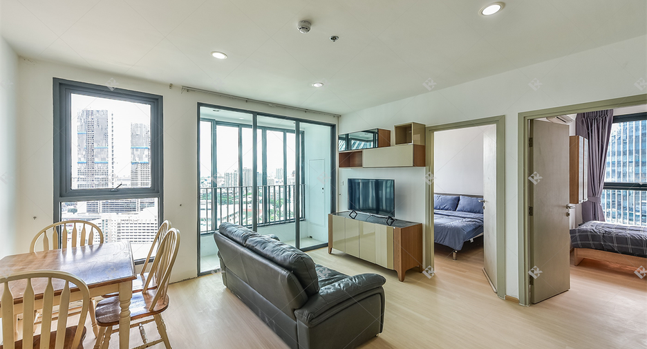 For rent 2 bedrooms condo in Bang Rak, Bangkok