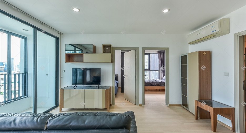 For rent 2 bedrooms condo in Bang Rak, Bangkok