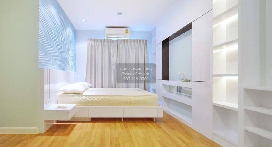 For rent 2 bedrooms condo in Yan Nawa, Bangkok