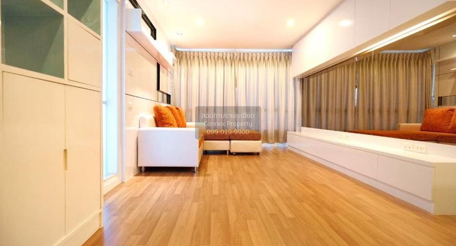 For rent 2 bedrooms condo in Yan Nawa, Bangkok