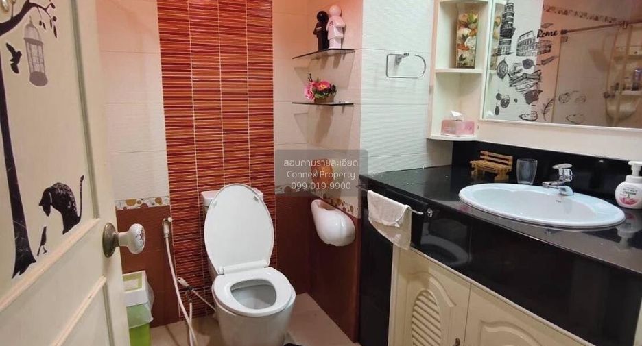 For rent 2 bedrooms condo in Huai Khwang, Bangkok