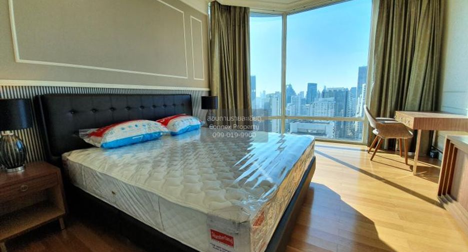 For rent 3 bedrooms condo in Watthana, Bangkok