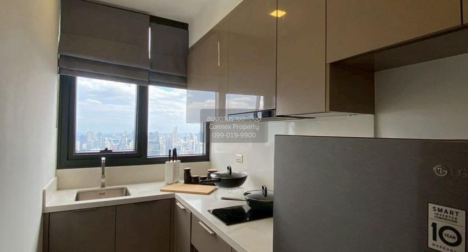 For rent 3 bedrooms condo in Huai Khwang, Bangkok