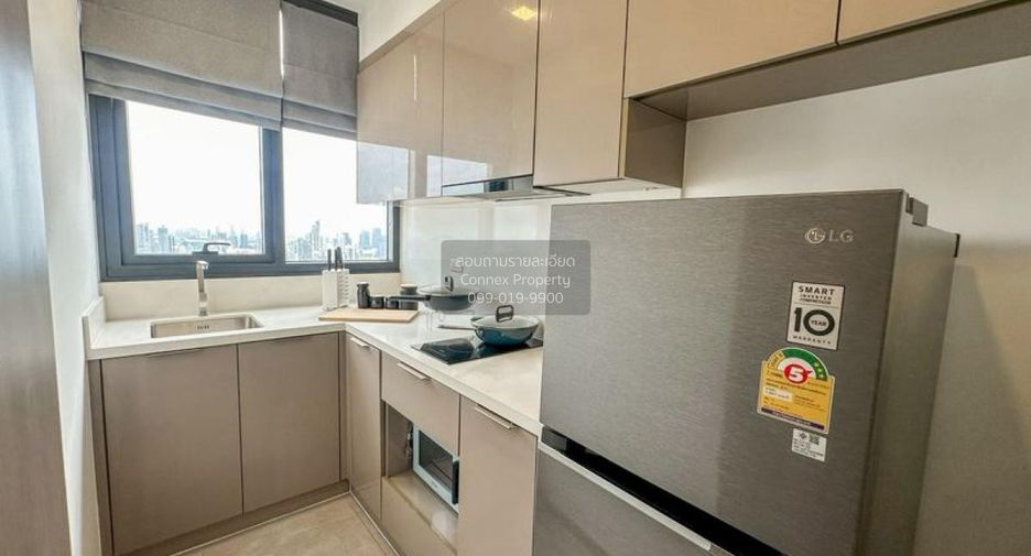 For rent 3 bedrooms condo in Huai Khwang, Bangkok