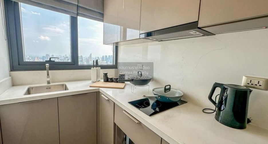 For rent 3 bedrooms condo in Huai Khwang, Bangkok