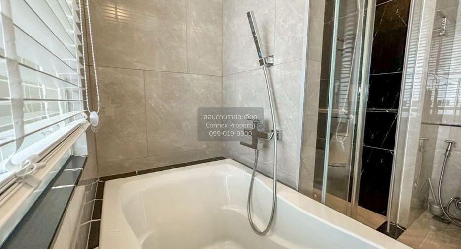 For rent 3 bedrooms condo in Huai Khwang, Bangkok