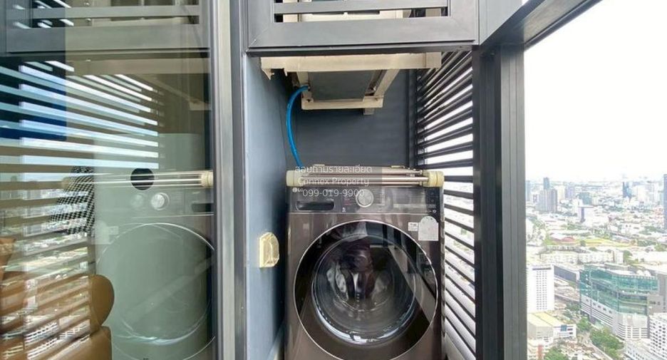 For rent 3 bedrooms condo in Huai Khwang, Bangkok