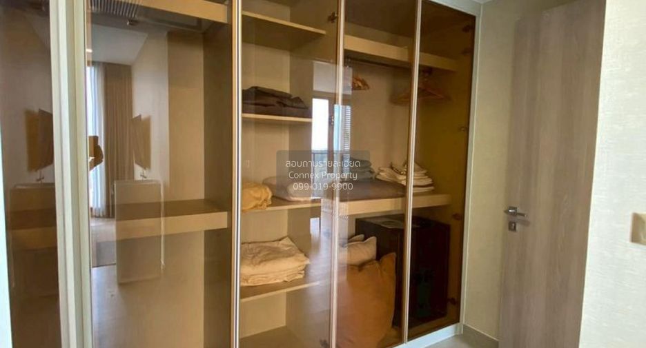 For rent 3 bedrooms condo in Huai Khwang, Bangkok