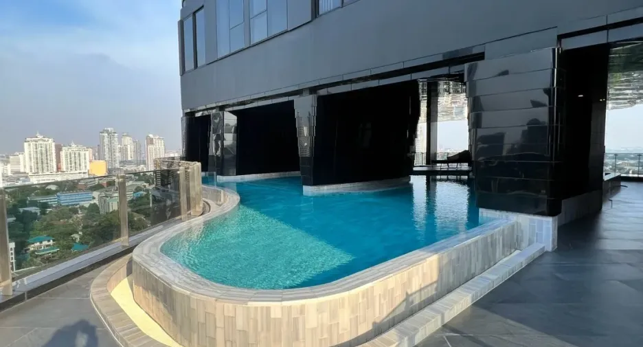 For rent 1 bed condo in Khlong Toei, Bangkok
