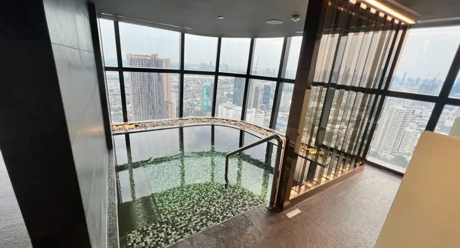 For rent 1 bed condo in Khlong Toei, Bangkok