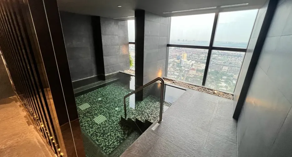 For rent 1 bed condo in Khlong Toei, Bangkok