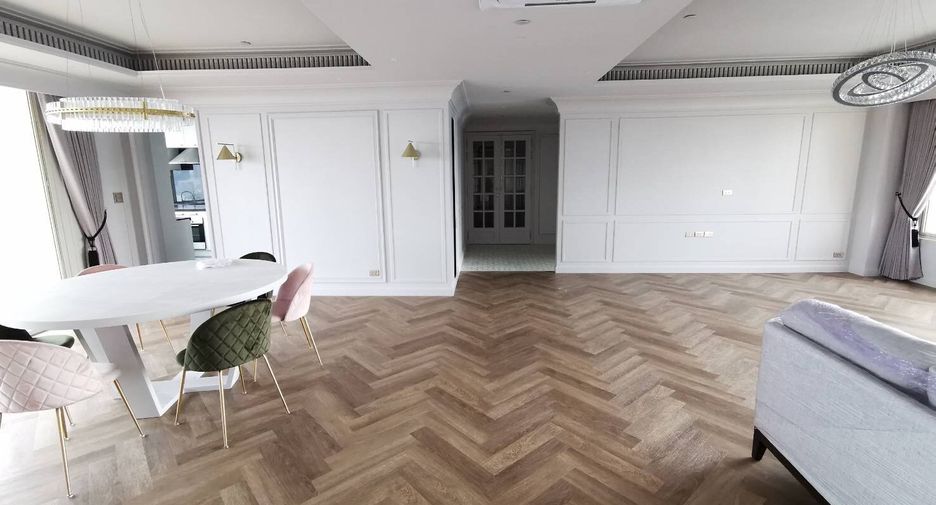 For rent 4 bedrooms condo in Watthana, Bangkok