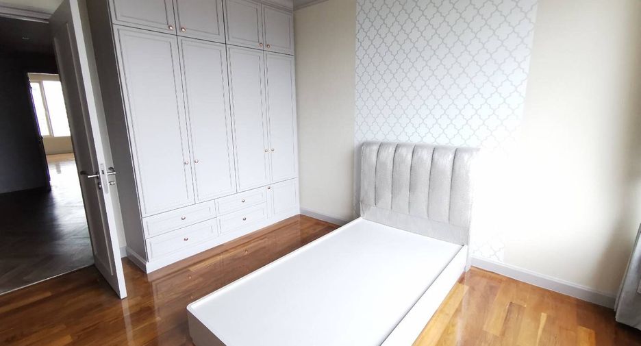 For rent 4 bedrooms condo in Watthana, Bangkok