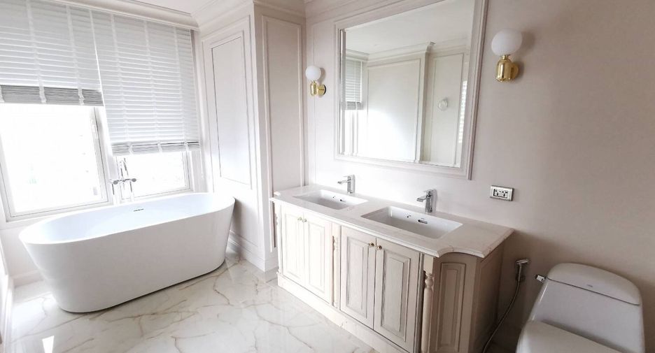 For rent 4 bedrooms condo in Watthana, Bangkok