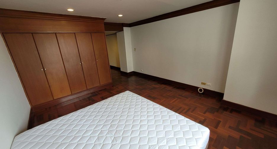Condo en alquiler de 4 habitaciones en Khlong Toei, Bangkok