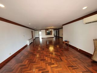 Condo en alquiler de 4 habitaciones en Khlong Toei, Bangkok