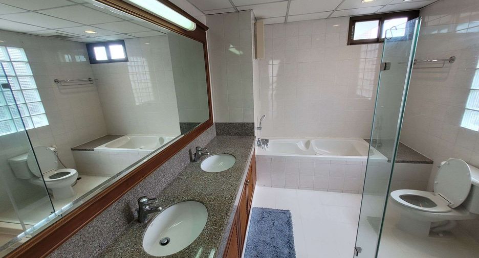 Condo en alquiler de 4 habitaciones en Khlong Toei, Bangkok