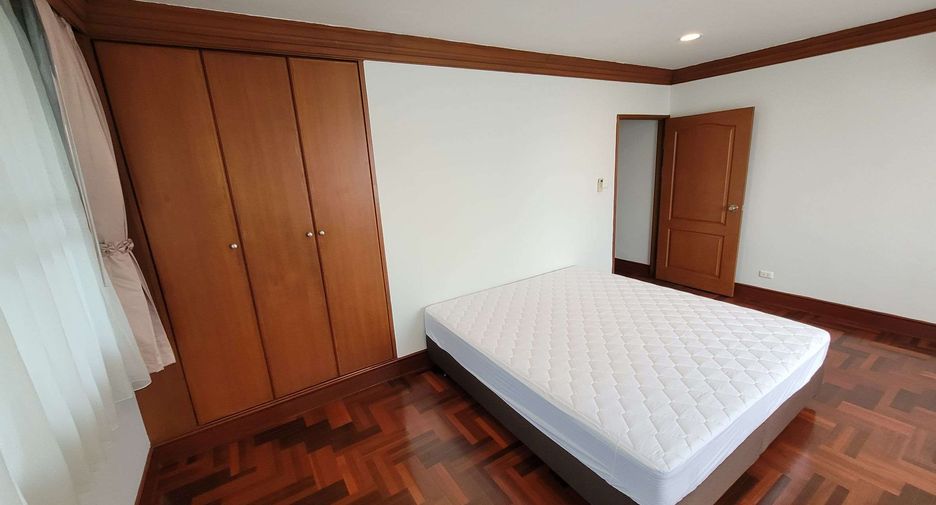 Condo en alquiler de 4 habitaciones en Khlong Toei, Bangkok