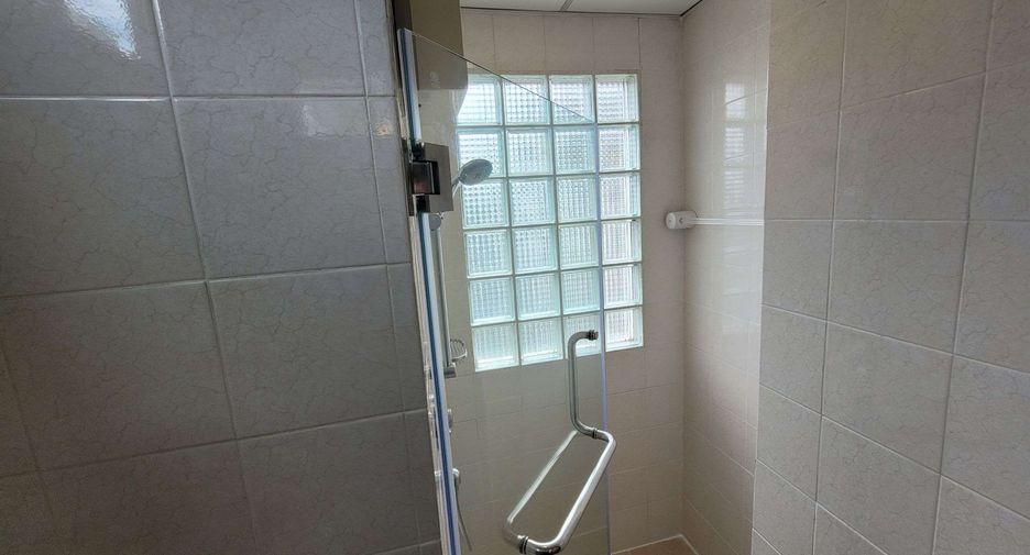 Condo en alquiler de 4 habitaciones en Khlong Toei, Bangkok