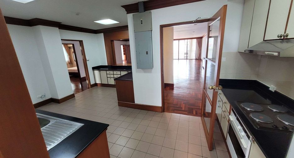 Condo en alquiler de 4 habitaciones en Khlong Toei, Bangkok