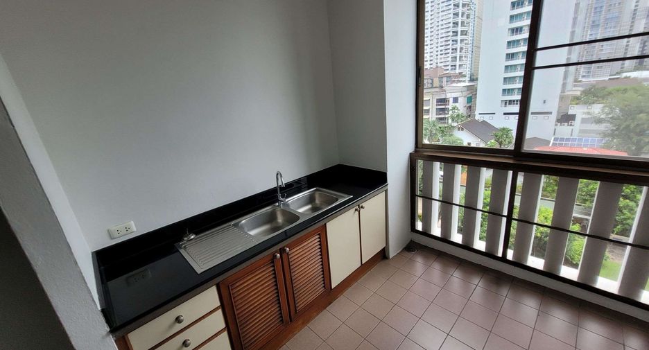 Condo en alquiler de 4 habitaciones en Khlong Toei, Bangkok